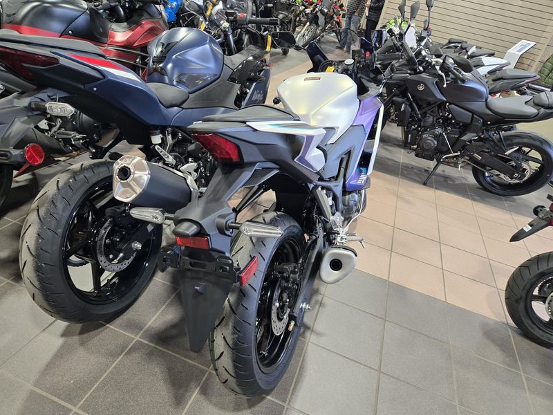 NEW 2025 YAMAHA YZFR3 ABS Image 12