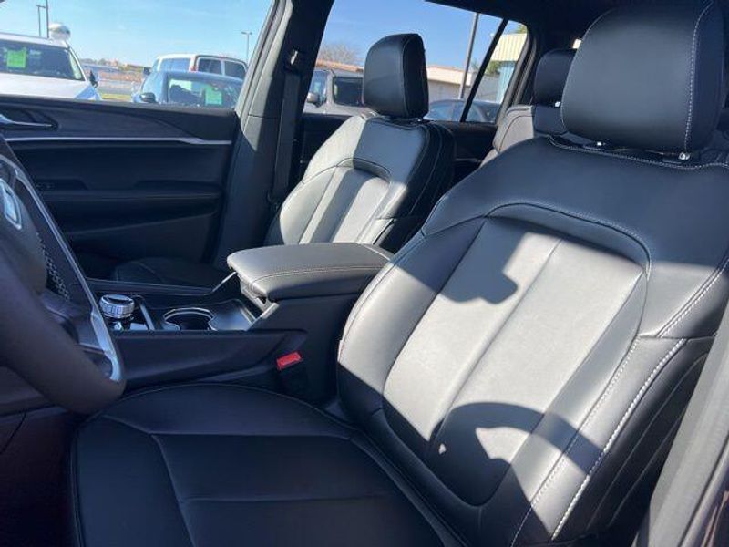 2025 Jeep Grand Cherokee L Limited 4x4
