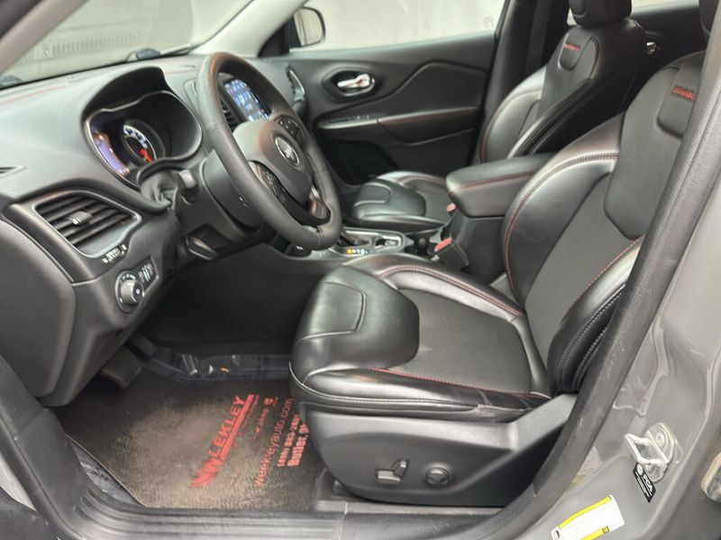 Used 2022 Jeep Cherokee TrailhawkImage 8