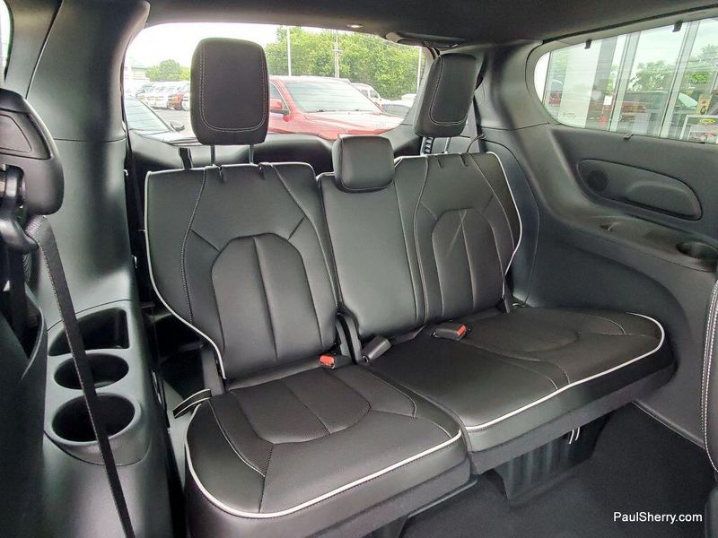 New 2025 Chrysler Pacifica LimitedImage 29