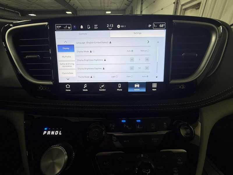 Used 2024 Chrysler Pacifica Touring LImage 32