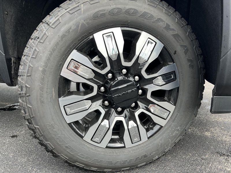 2025 Gmc Sierra HD Denali photo 2