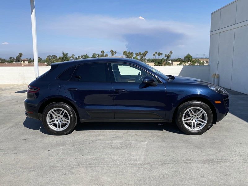 2018 Porsche Macan BaseImage 3