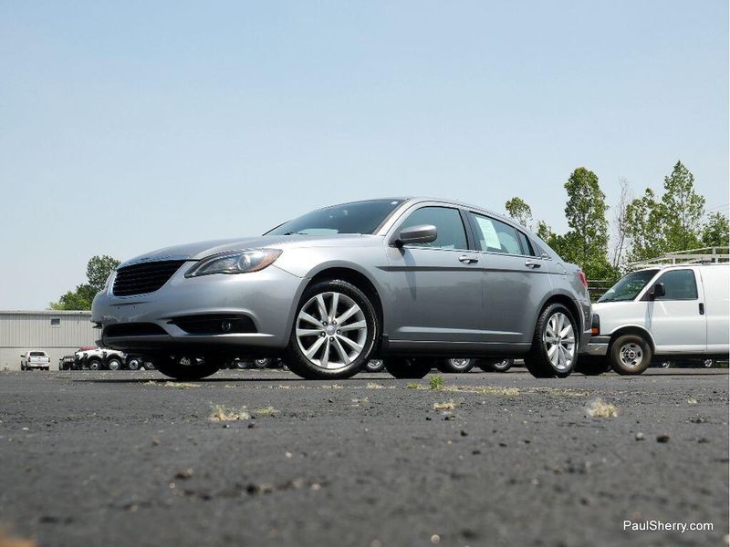 2013 Chrysler 200 Limited SImage 12
