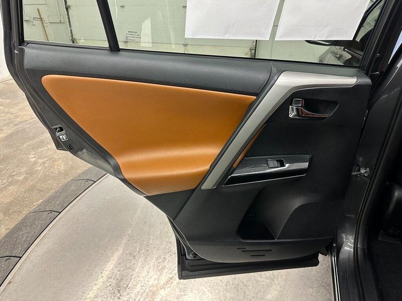 2018 Toyota RAV4 LimitedImage 26