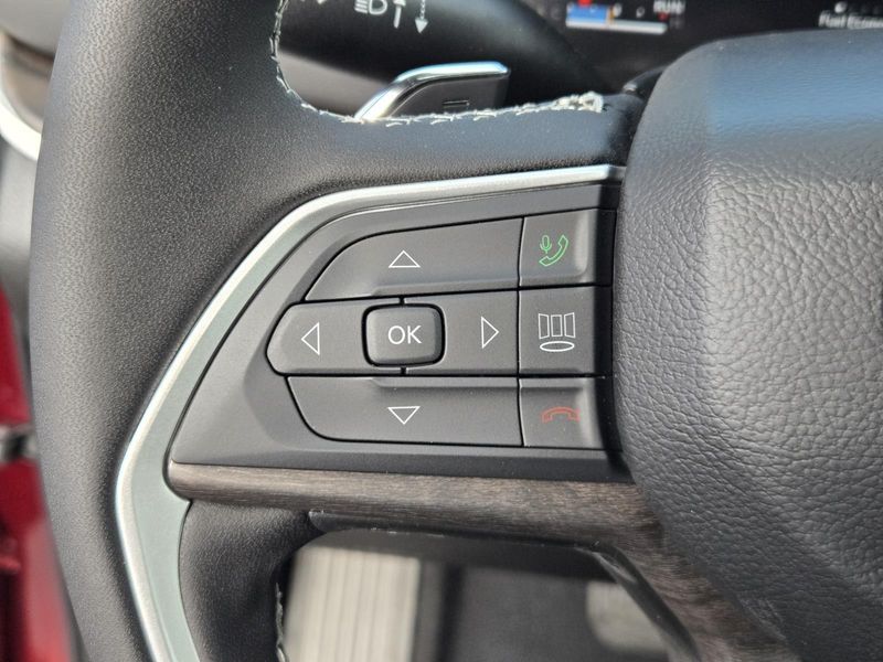 New 2026 Jeep Grand Cherokee Laredo Altitude 4x2
