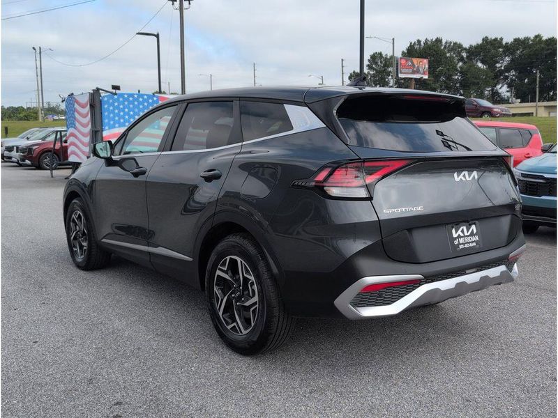 Used 2024 Kia Sportage LXImage 3