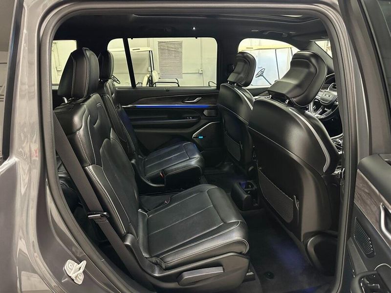 2021 Jeep Grand Cherokee Overland photo 25