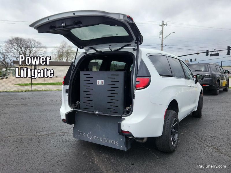 Used 2024 Chrysler Pacifica Touring