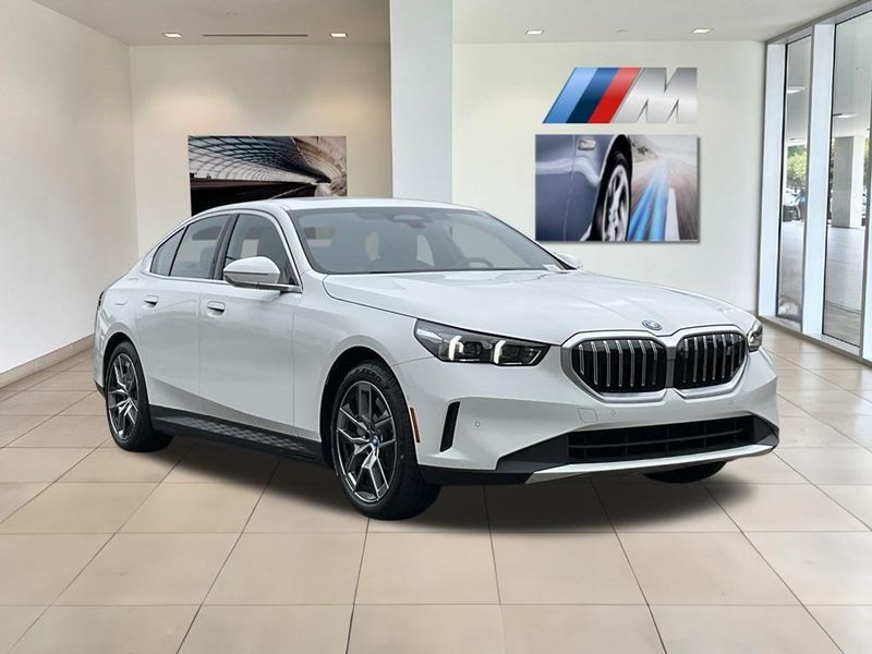 2025 BMW i5 eDrive40Image 2