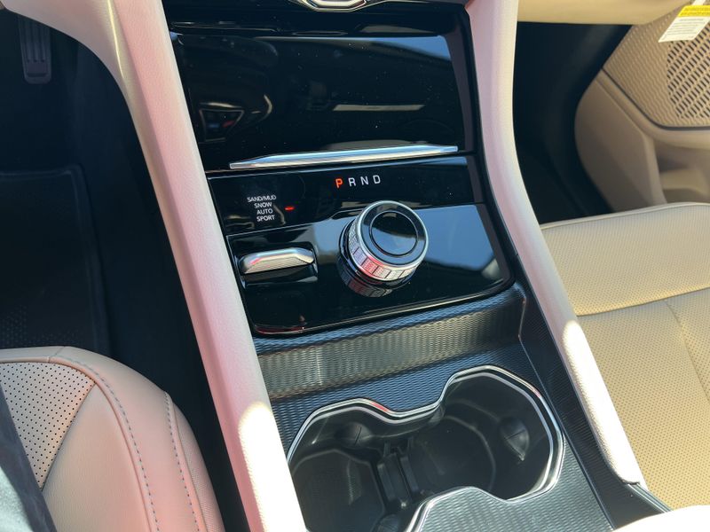 New 2026 Jeep Grand Cherokee L Limited 4x4Image 17