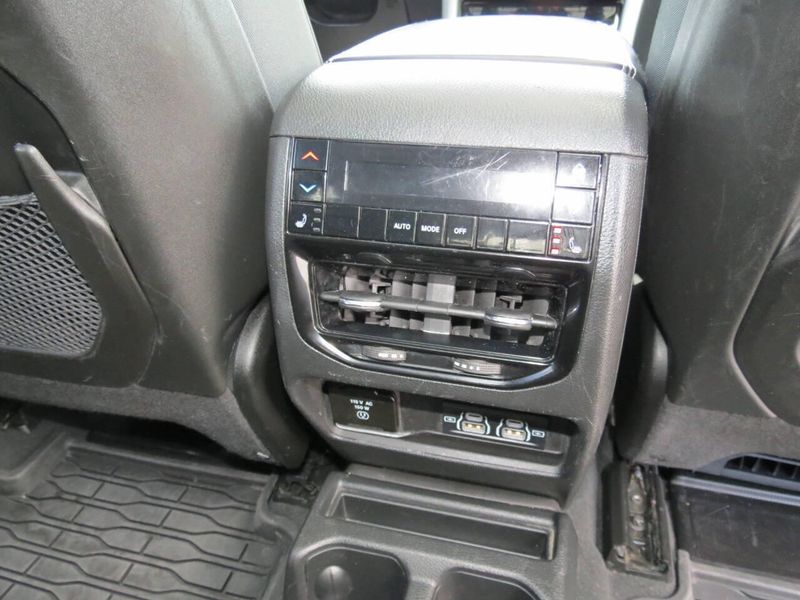 Used 2024 Jeep Grand Cherokee L Overland 4x4 4dr SUVImage 15