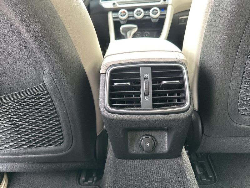 2022 Genesis G70 3.3TImage 23