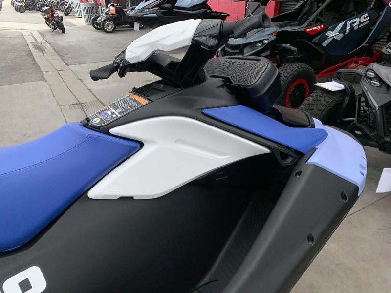 New 2025 Sea-Doo SPARK FOR 3 90 CONVENIENCE PACKAGE (SOUND SYSTEM) Image 14