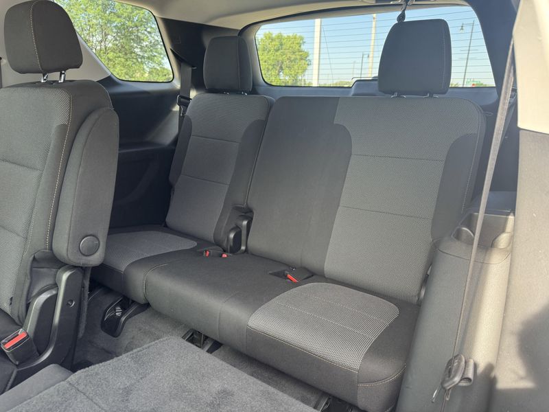 Used 2020 Chevrolet Traverse LT ClothImage 12