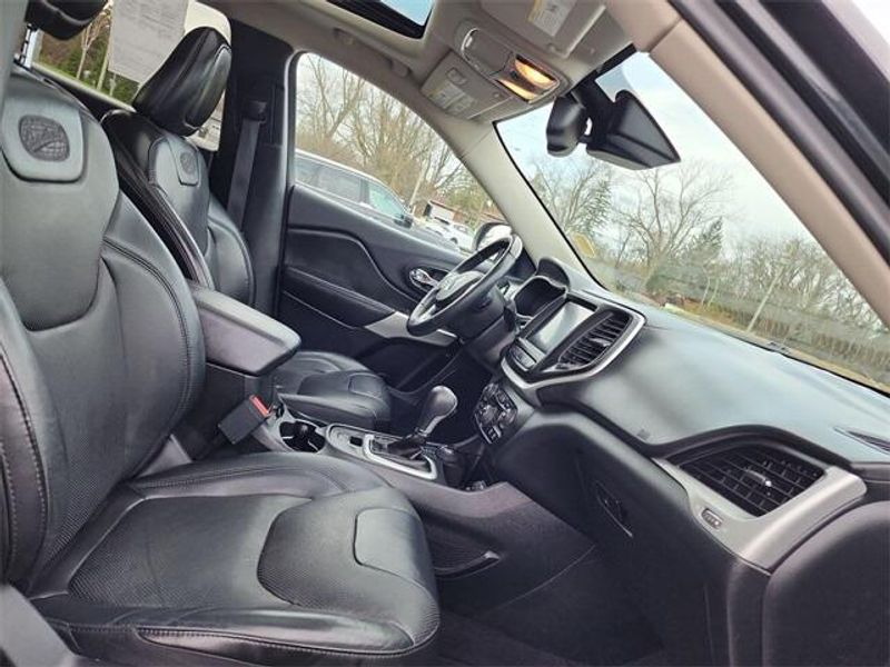 2016 Jeep Cherokee OverlandImage 29