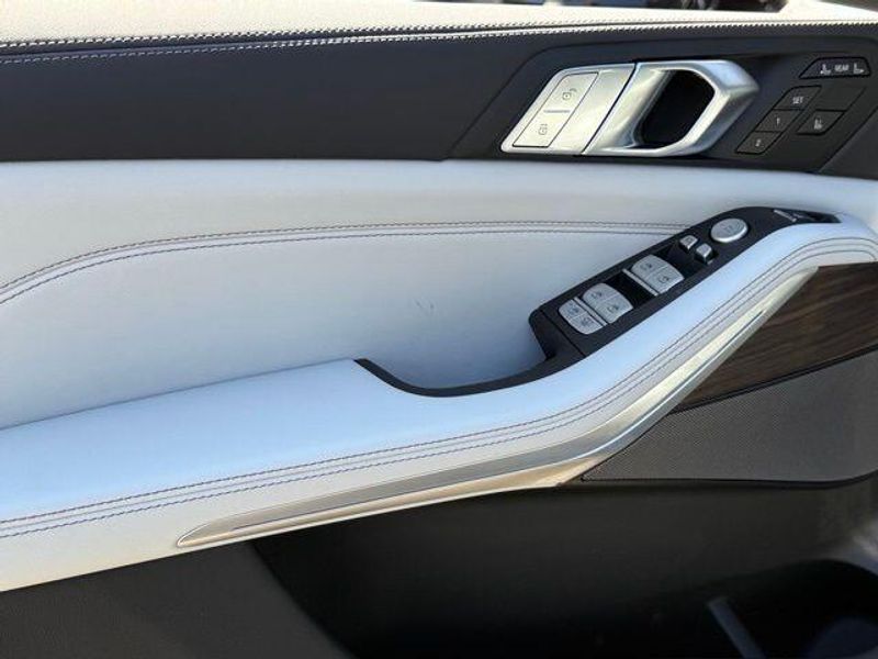 New 2026 BMW X7 xDrive40iImage 15