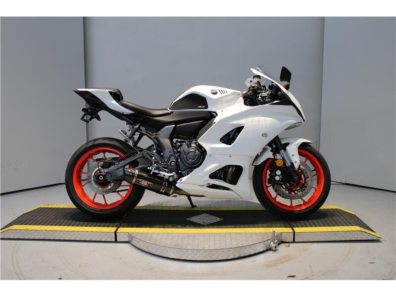 Used 2023 Yamaha YZF-R7 Image 1