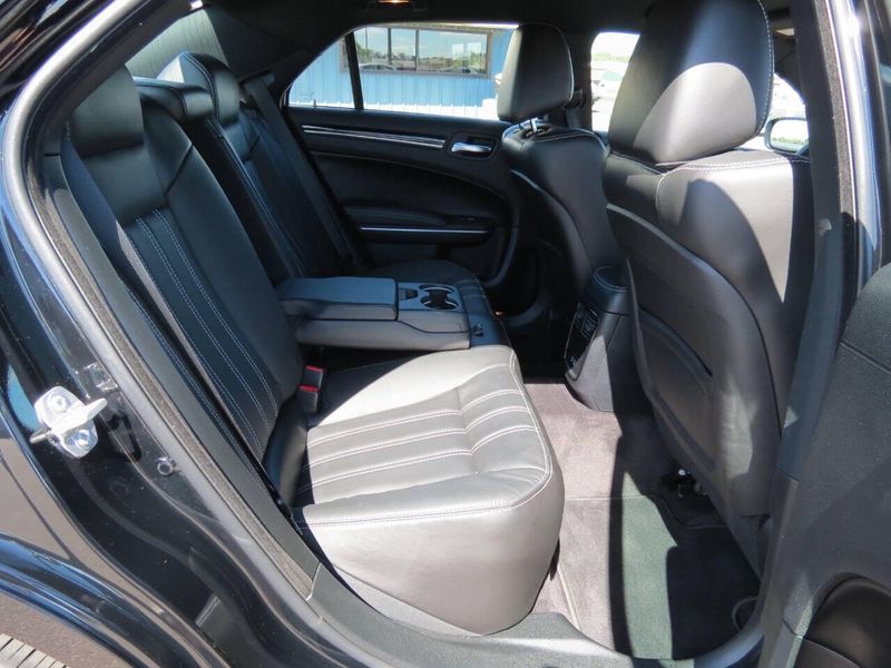 Used 2018 Chrysler 300 S AWD 4dr SedanImage 9