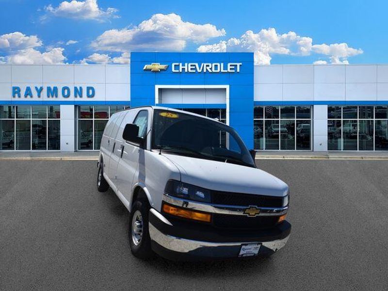 New 2025 Chevrolet Express 2500 Work VanImage 10