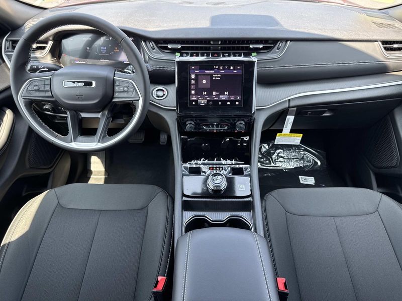 New 2026 Jeep Grand Cherokee Laredo 4x2