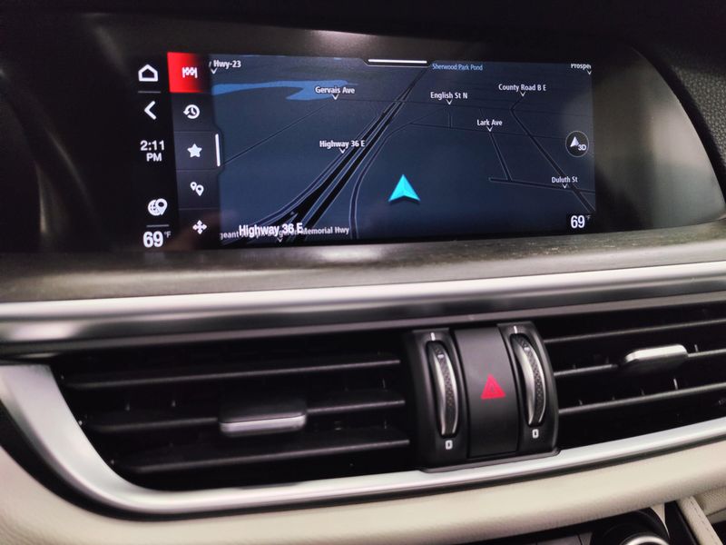 Used 2020 Alfa Romeo Stelvio Ti AWD w/Sunroof & NavImage 8