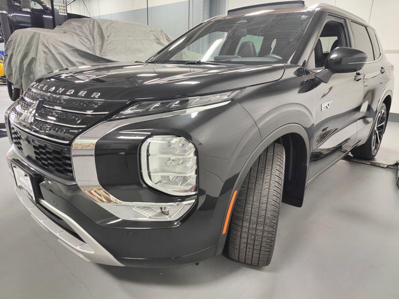 Used 2023 Mitsubishi Outlander PHEV SEL AWD 40th Anniv w/Sunroof/NavImage 13