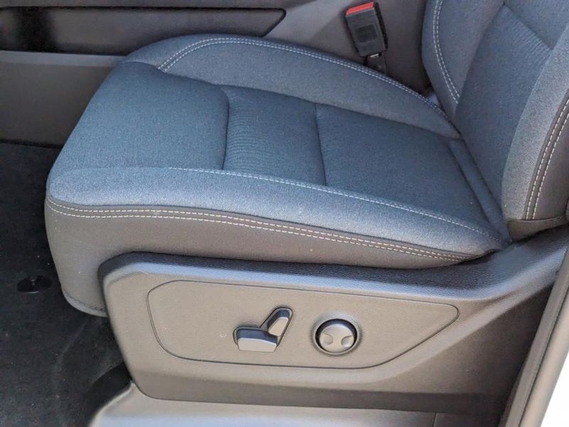 2023 RAM 1500 Big Horn Crew Cab 4x4 5