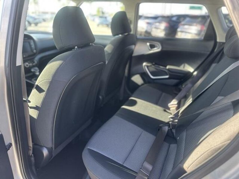 Used 2023 Kia Soul LXImage 11