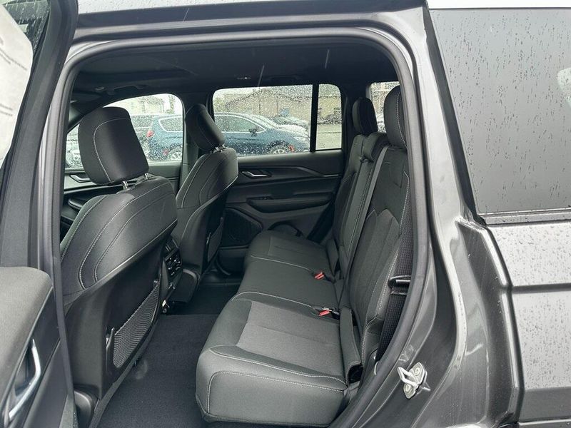 2025 Jeep Grand Cherokee Laredo X 4x4Image 13