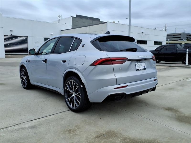 New 2026 Maserati Grecale ModenaImage 9