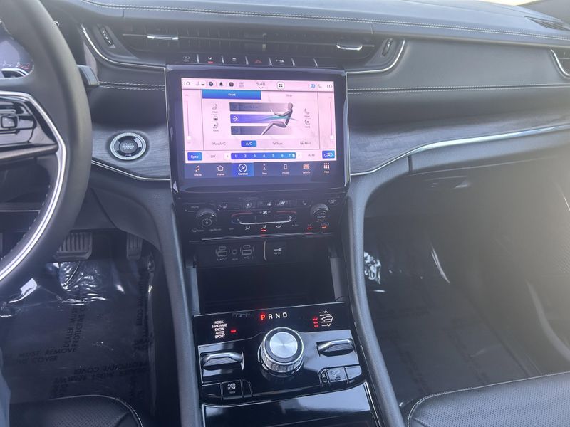 2023 Jeep Grand Cherokee L OverlandImage 22