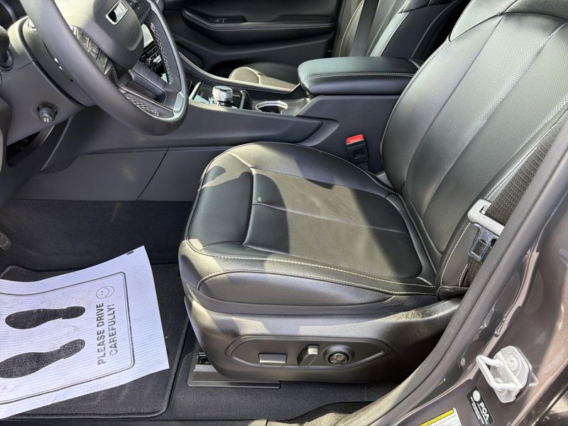 Used 2024 Jeep Grand Cherokee L LimitedImage 27