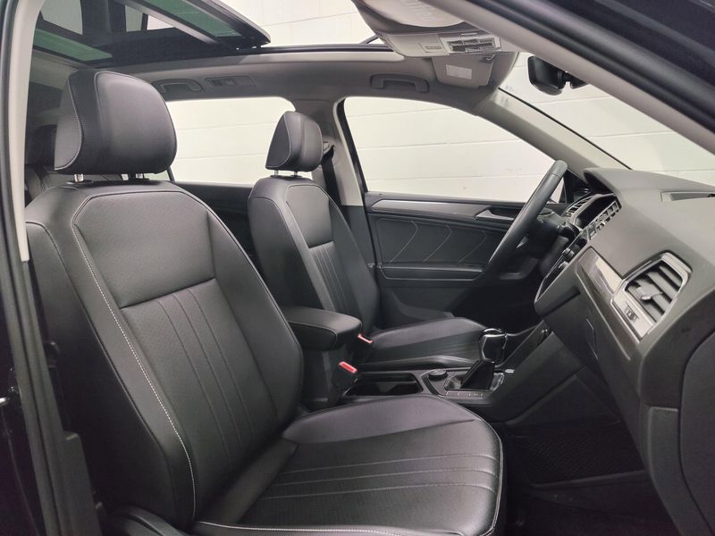 Used 2022 Volkswagen Tiguan SE AWD w/SunroofImage 6