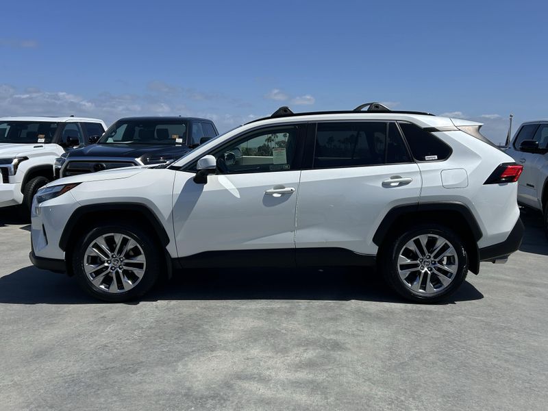 2022 Toyota RAV4 XLE PremiumImage 7