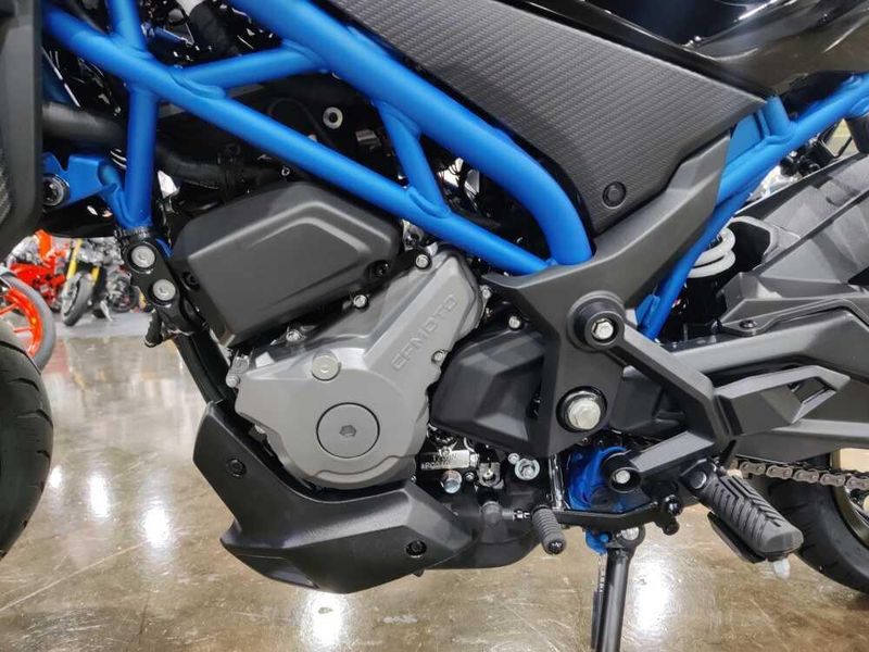 Used 2023 CFMOTO 300NK Image 12
