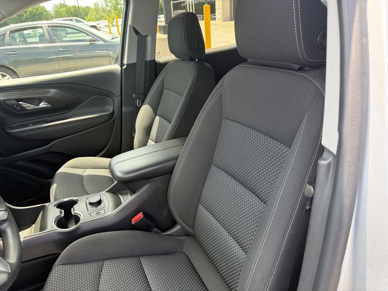 Used 2022 GMC Terrain SLEImage 31