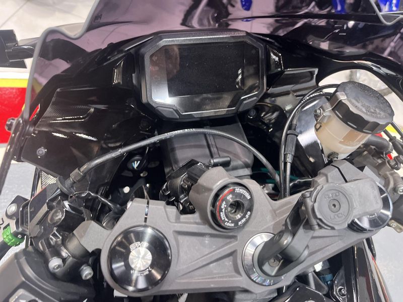 Used 2024 Kawasaki NINJA ZX-6R Image 17