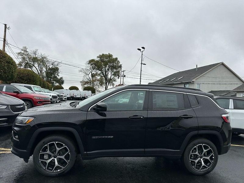 2026 Jeep Compass Limited photo 4