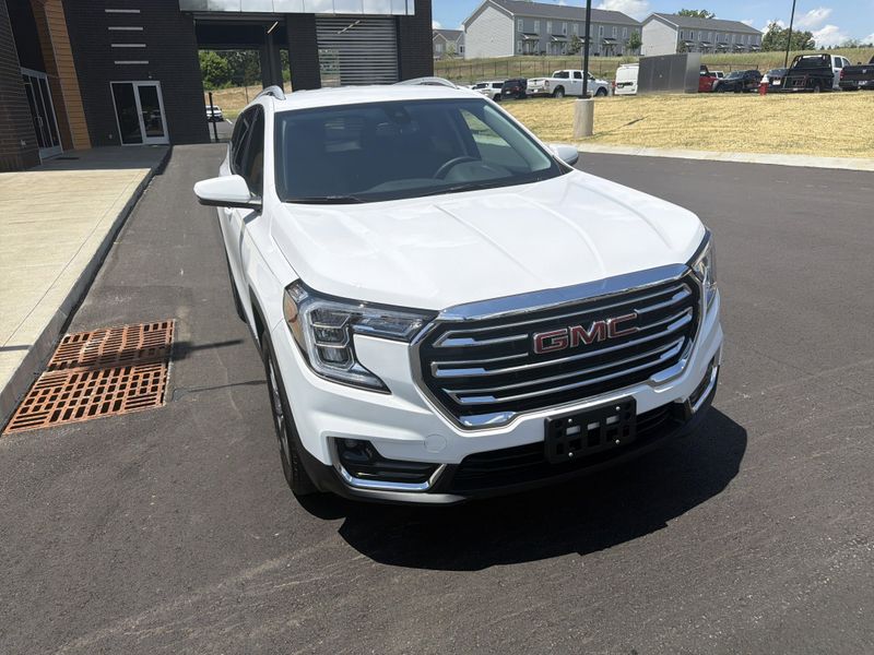 Used 2024 GMC Terrain SLTImage 4