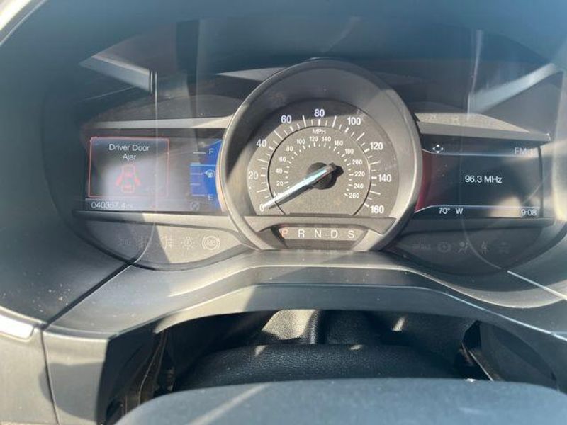 2020 Ford Edge SEL photo 17