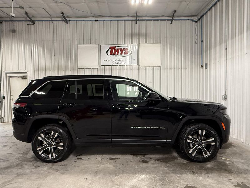 New 2027 Jeep Grand Cherokee Limited 4x4Image 2