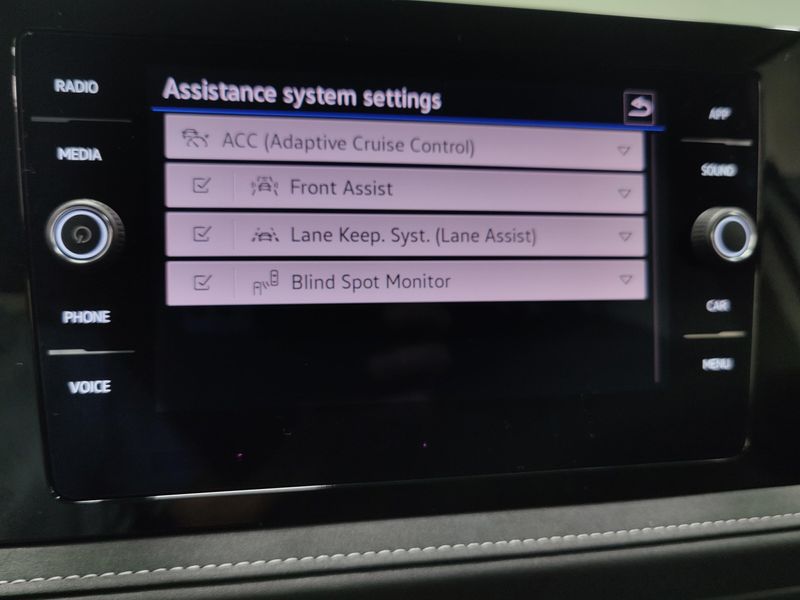 Used 2025 Volkswagen Taos SE Black Edition w/SunroofImage 8