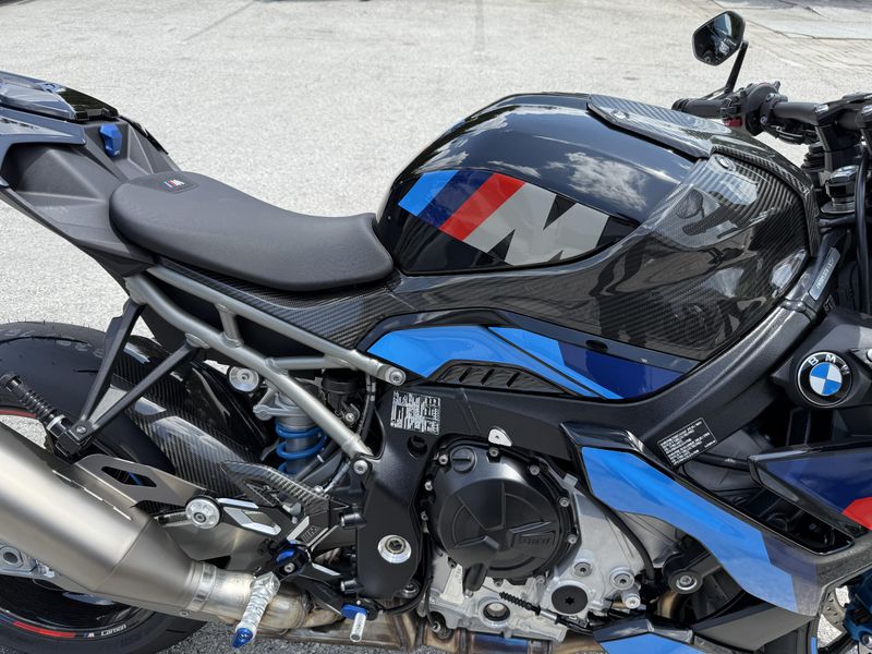 2025 BMW M 1000 R