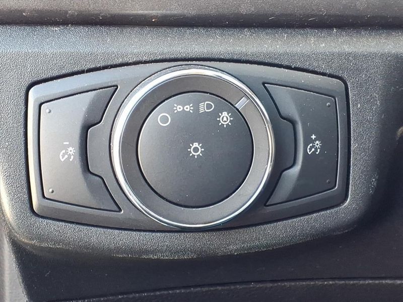 Used 2019 Ford Fusion SEImage 18