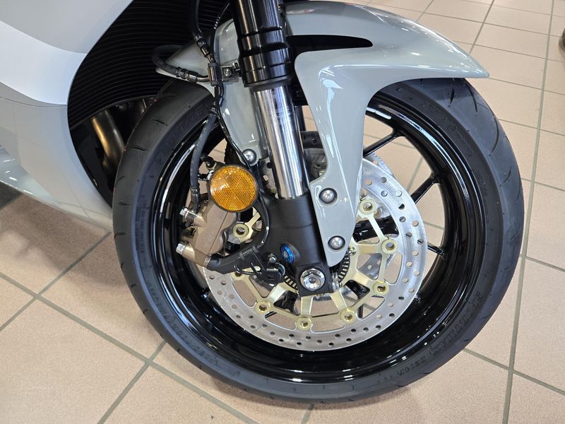 New 2026 Honda CBR600RR DEEP PEARL GRAY Image 19