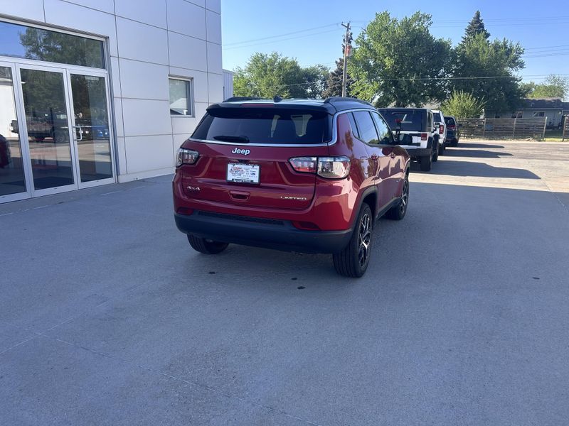 2025 Jeep Compass LimitedImage 8