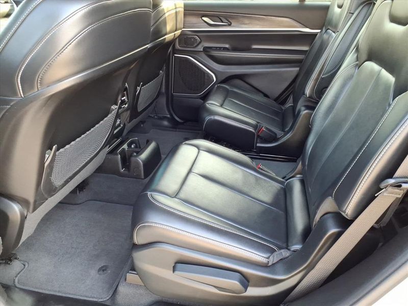 Used 2021 Jeep Grand Cherokee L LimitedImage 17