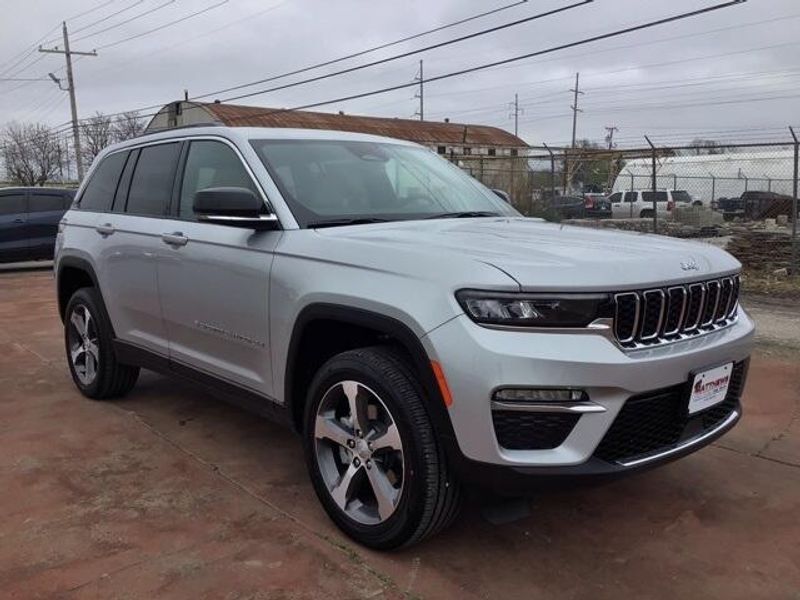 New 2025 Jeep Grand Cherokee Limited 4x2Image 7