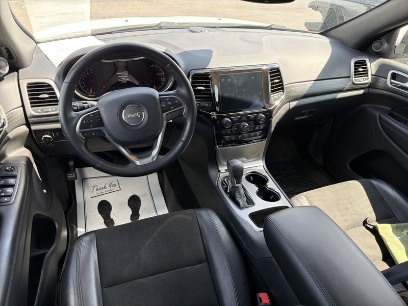 Used 2021 Jeep Grand Cherokee Laredo XImage 17